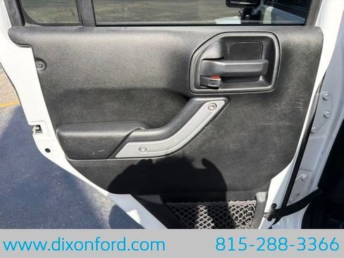 Used 2018 Jeep Wrangler Unlimited Sahara w/ Dual Top Group AWD/4WD image 22