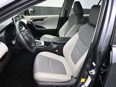 Used 2021 Toyota RAV4 Limited AWD/4WD image 17