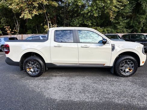 Used 2025 Ford Maverick Tremor image 11