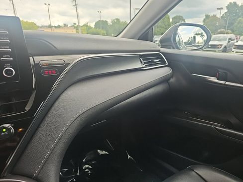 Used 2021 Toyota Camry SE FWD image 19