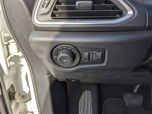 Used 2019 Chrysler Pacifica Touring Plus w/ Advanced Safetytec Group image 28