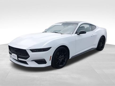 Used 2024 Ford Mustang Coupe RWD image 4