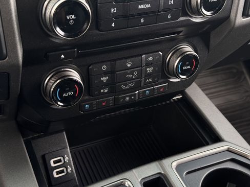 Used 2018 Ford F150 Raptor w/ Equipment Group 802A Luxury image 21