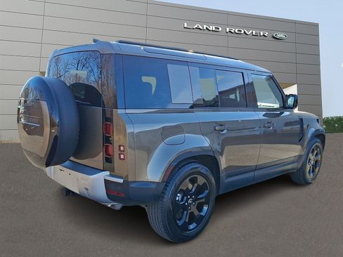 Used 2025 Land Rover Defender 110 S image 2