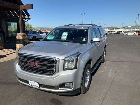 Used 2020 GMC Yukon XL SLT w/ Open Road Package AWD/4WD image 4