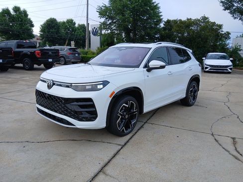 New 2026 Volkswagen Tiguan SEL R-Line AWD/4WD image 3