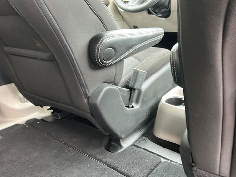 Used 2023 Chrysler Voyager LX image 14