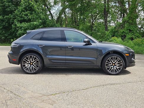Certified 2026 Porsche Macan AWD/4WD image 8