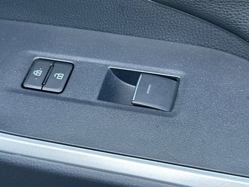 Used 2025 Toyota RAV4 XLE AWD/4WD image 21