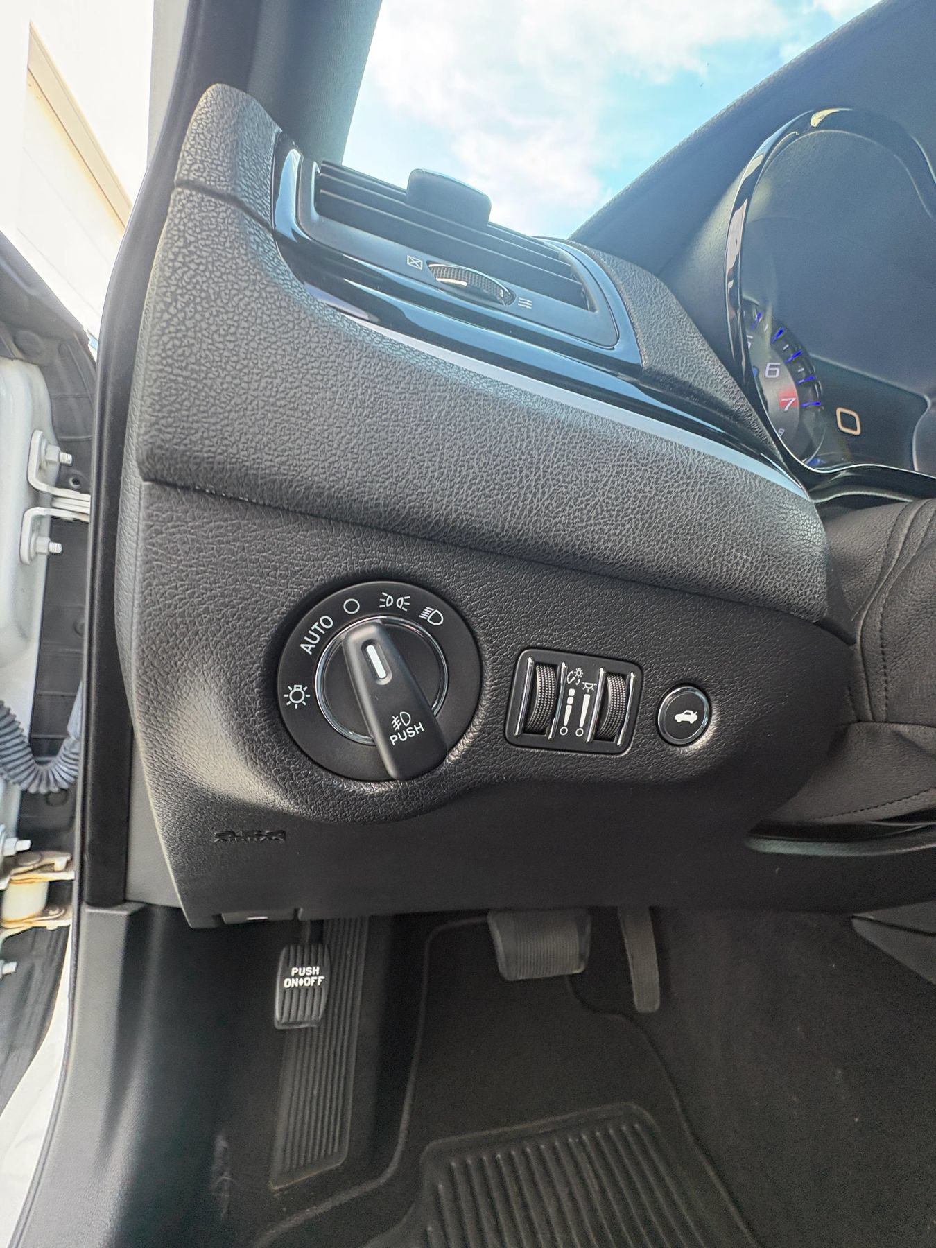 Used 2019 Chrysler 300 S RWD image 26
