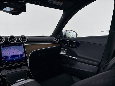 Used 2025 Mercedes-Benz C 300 4MATIC Sedan image 25