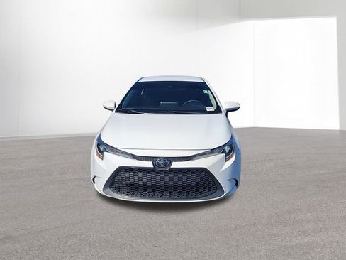 Used 2021 Toyota Corolla LE image 3