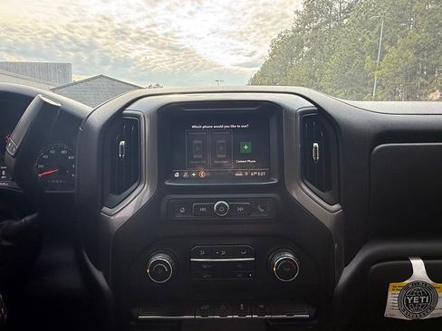 Used 2020 Chevrolet Silverado 1500 Custom w/ Custom Value Package image 13