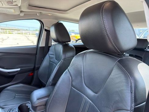 Used 2014 Ford Focus SE w/ Equipment Group 201A FWD image 15