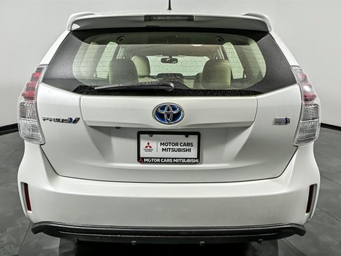 Used 2017 Toyota Prius V Four FWD image 8
