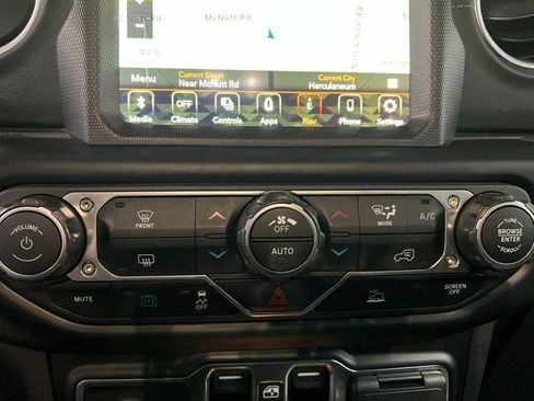 Used 2022 Jeep Wrangler Unlimited Sahara image 18