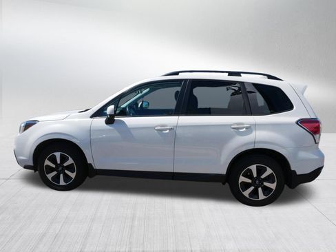 Used 2017 Subaru Forester 2.5i Premium AWD/4WD image 4
