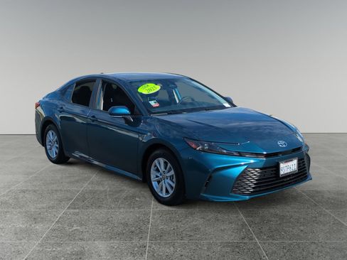 Used 2025 Toyota Camry LE image 7