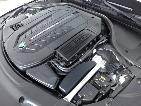 Used 2019 BMW M760i xDrive AWD/4WD image 82