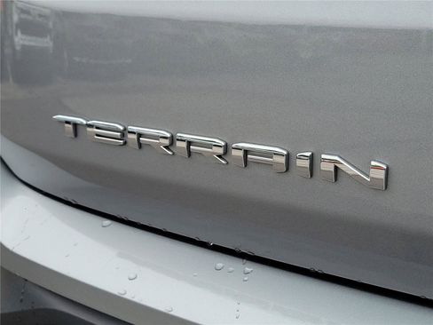 Used 2023 GMC Terrain SLE w/ Driver Convenience Package FWD image 8