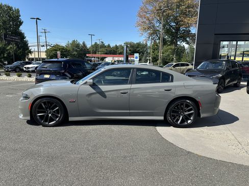Used 2019 Dodge Charger Scat Pack RWD image 2