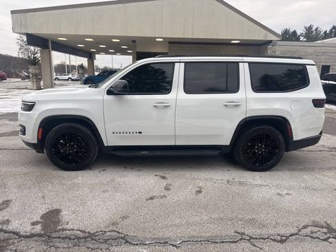 Used 2024 Jeep Wagoneer Series II image 2