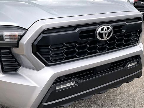 Used 2025 Toyota Tacoma TRD Off-Road AWD/4WD image 30