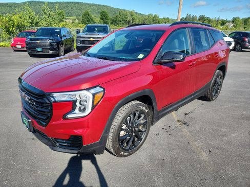 Certified 2024 GMC Terrain SLE w/ Driver Convenience Package AWD/4WD image 4