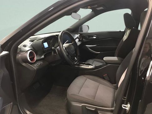 Used 2024 Chevrolet Trax RS FWD image 18
