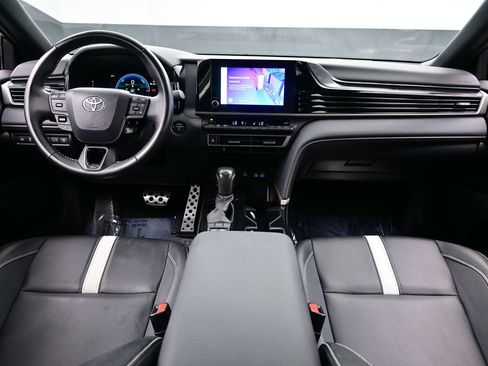 Used 2025 Toyota Camry SE FWD image 17