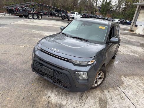 Used 2022 Kia Soul LX w/ Technology Package image 3