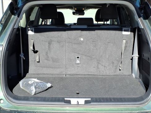 Used 2023 Toyota Highlander XLE image 12