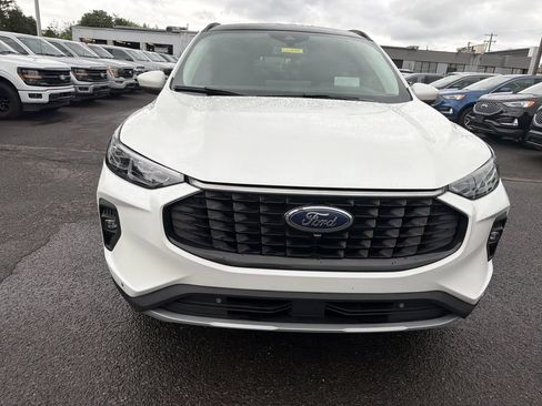 Used 2025 Ford Escape SE w/ PHEV Premium Package FWD image 8