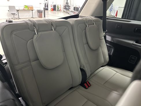 Used 2025 Lincoln Aviator Reserve AWD/4WD image 32