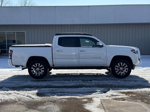 Used 2023 Toyota Tacoma Limited image 2