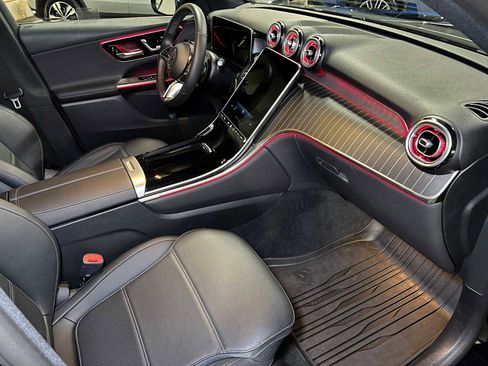 Used 2025 Mercedes-Benz GLC 300 4MATIC image 11