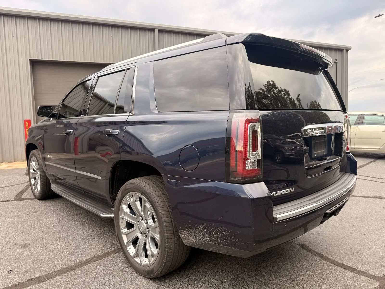 Used 2017 GMC Yukon Denali w/ Open Road Package AWD/4WD image 2