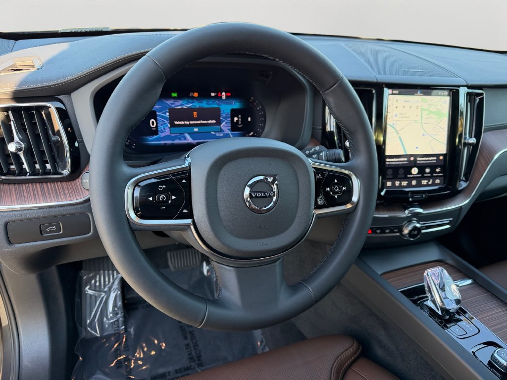 Certified 2024 Volvo XC60 B5 Ultimate w/ Climate Package AWD/4WD image 17
