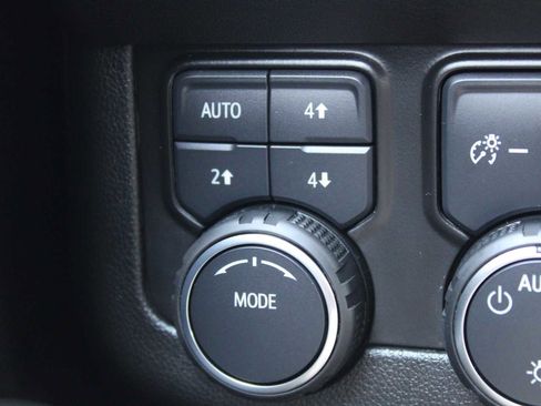 Certified 2024 Chevrolet Tahoe Z71 w/ Luxury Package AWD/4WD image 19