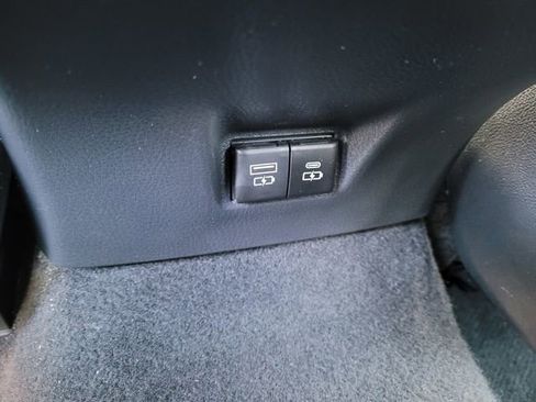 Used 2025 Toyota Camry SE image 10