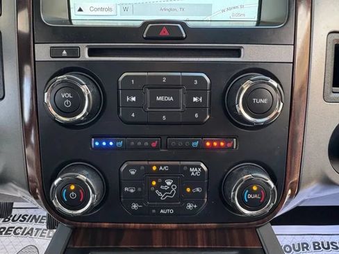 Used 2016 Ford Expedition Platinum RWD image 34