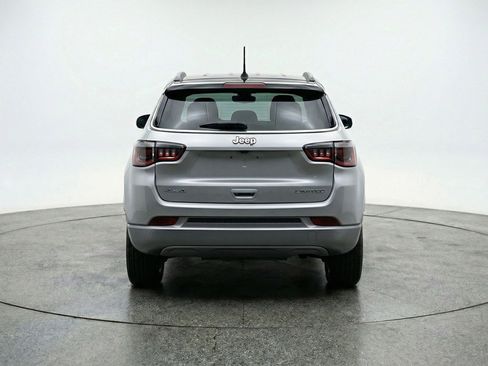 Used 2025 Jeep Compass Trailhawk image 7