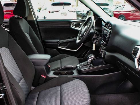 Used 2023 Kia Soul LX w/ LX Technology Package image 40