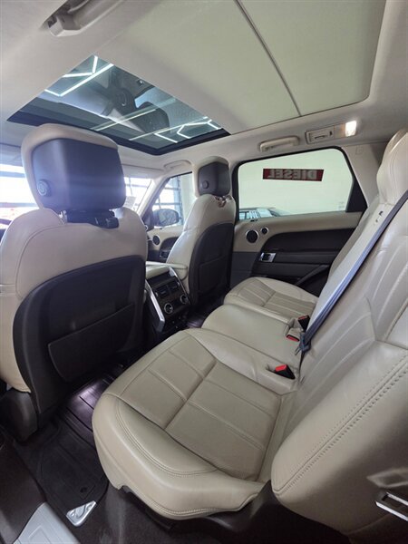 Used 2019 Land Rover Range Rover Sport HSE AWD/4WD image 19
