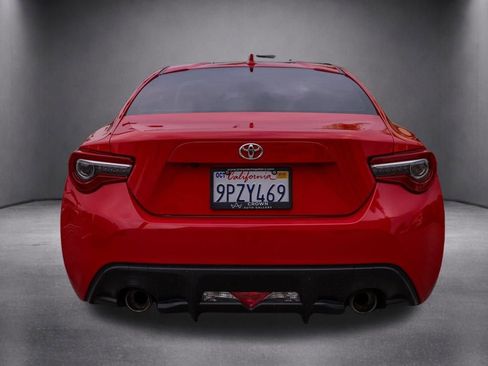Used 2017 Toyota 86 image 6