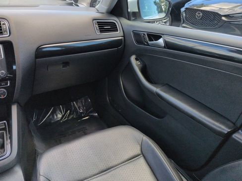 Used 2017 Volkswagen Jetta SEL FWD image 16