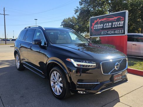 Used 2017 Volvo XC90 T6 Momentum w/ Vision Package image 6