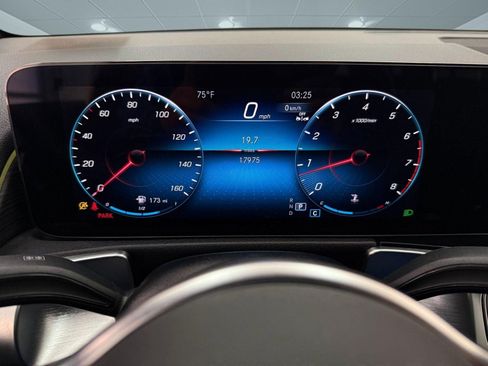 Used 2023 Mercedes-Benz GLB 250 GLB 250 image 17