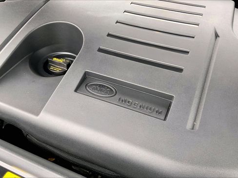 Used 2024 Land Rover Range Rover Sport SE image 32