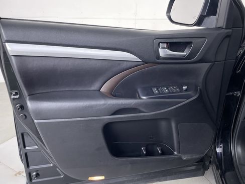 Used 2017 Toyota Highlander XLE image 10